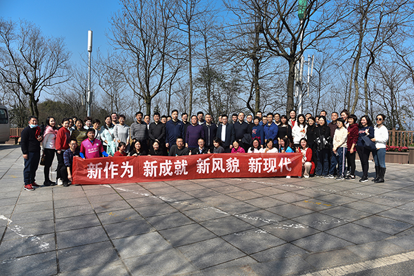 合影2(1).jpg